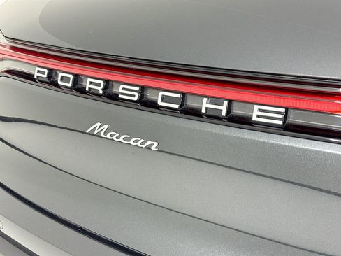 Certified 2025 Porsche Macan AWD/4WD image 35