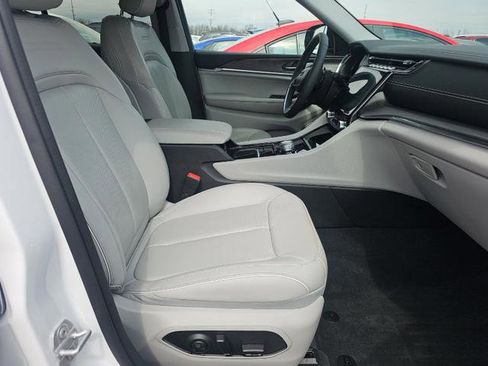 Used 2022 Jeep Grand Cherokee Overland image 11