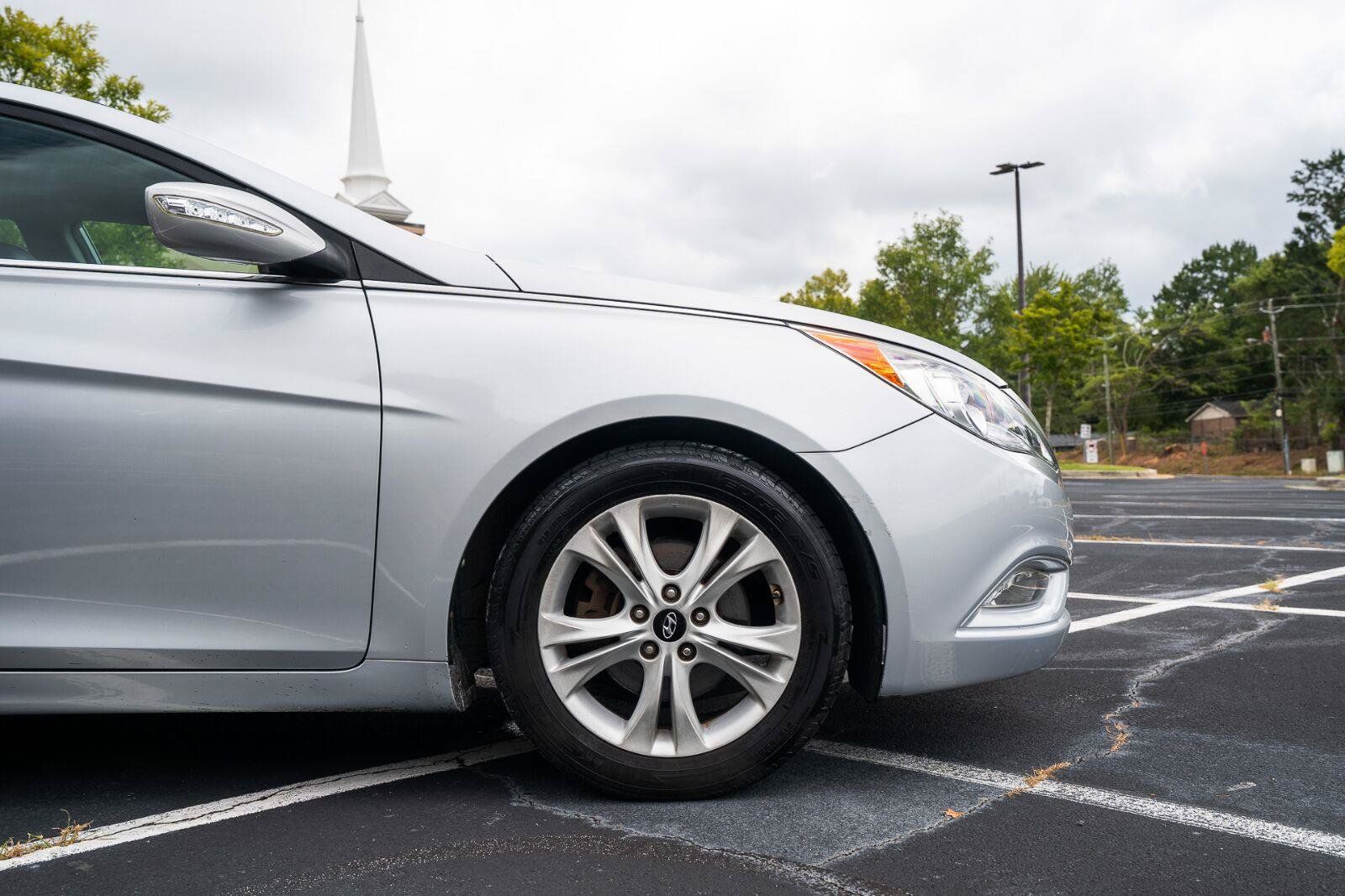 Used 2012 Hyundai Sonata Limited FWD image 11