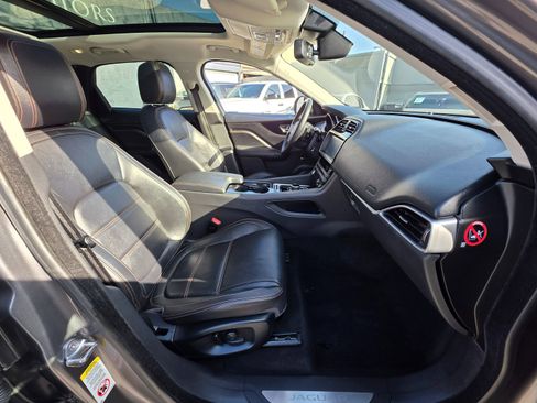 Used 2017 Jaguar F-PACE Prestige image 10
