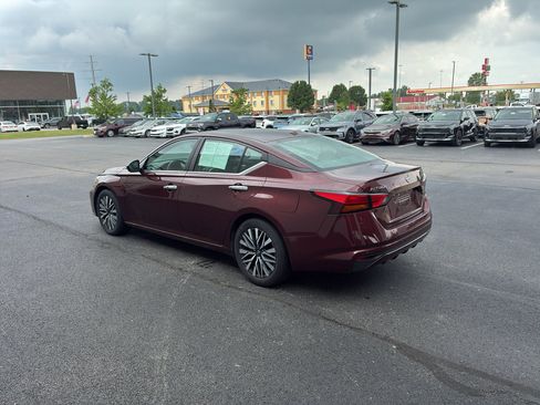 Used 2025 Nissan Altima 2.5 SV FWD image 4