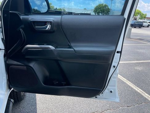 Used 2022 Toyota Tacoma TRD Sport w/ Technology Package RWD image 30