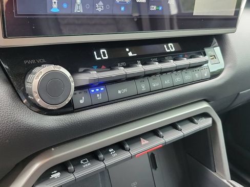 Used 2025 Toyota Tundra Limited RWD image 18
