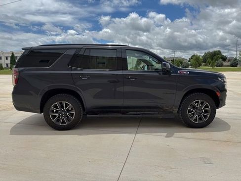 Used 2022 Chevrolet Tahoe Z71 w/ Luxury Package AWD/4WD image 4