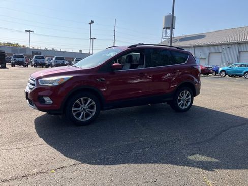 Used 2017 Ford Escape SE w/ Equipment Group 201A AWD/4WD image 2