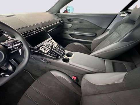 Used 2025 Aston Martin V8 Vantage Coupe image 13