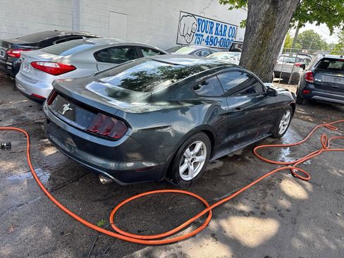 Used 2016 Ford Mustang Coupe image 4