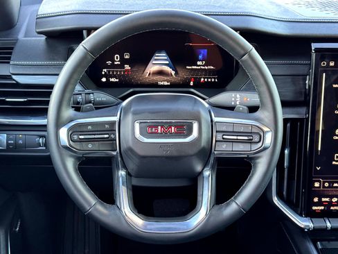 Used 2025 GMC Acadia Elevation image 24