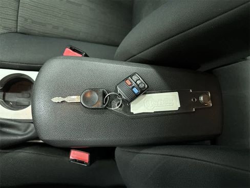 Used 2010 Ford Focus SE image 30