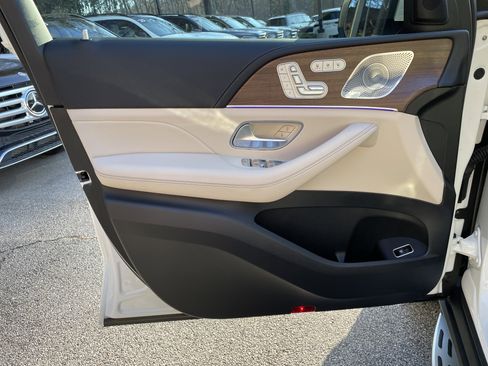 Certified 2025 Mercedes-Benz GLS 580 4MATIC image 19