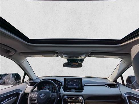 Used 2022 Toyota RAV4 XLE w/ Convenience Package AWD/4WD image 18