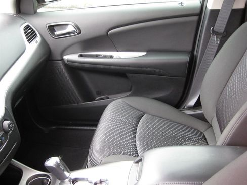 Used 2016 Dodge Journey SE w/ Flexible Seating Group image 21