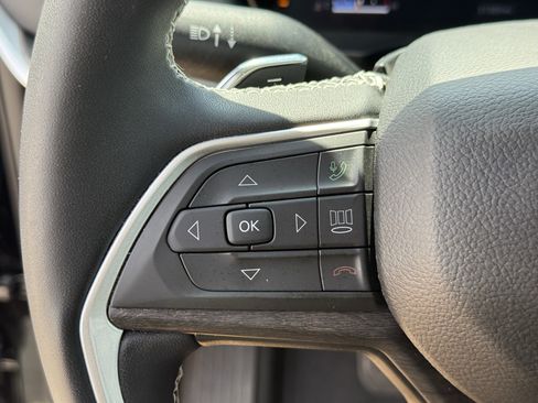 Used 2023 Jeep Grand Cherokee Limited RWD image 16