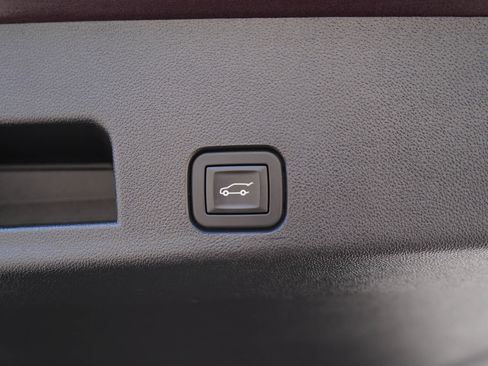 Used 2025 Chevrolet Traverse RS AWD/4WD image 18