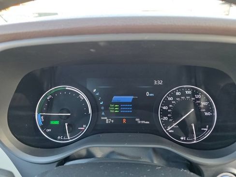 Used 2023 Toyota Sienna Platinum FWD image 14
