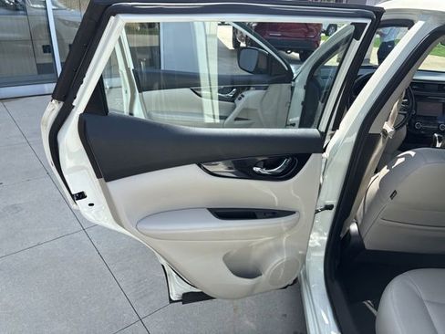 Used 2018 Nissan Rogue Sport SL w/ SL Premium Package image 28