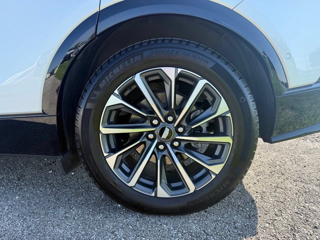 Certified 2024 Cadillac Lyriq Sport AWD/4WD image 15