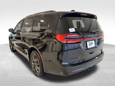 New 2026 Chrysler Pacifica Limited w/ S Appearance Package AWD/4WD image 3