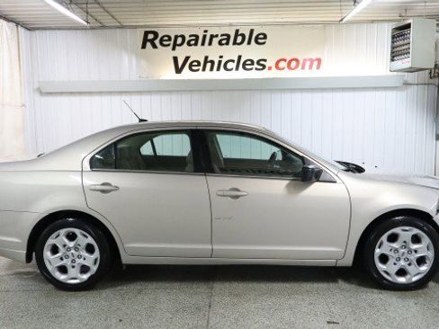 Used 2010 Ford Fusion SE image 4
