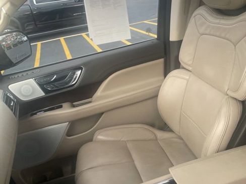 Used 2022 Lincoln Navigator L Reserve image 14