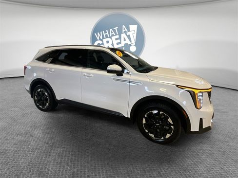 Certified 2024 Kia Sorento S w/ Panoramic Sunroof Package image 1
