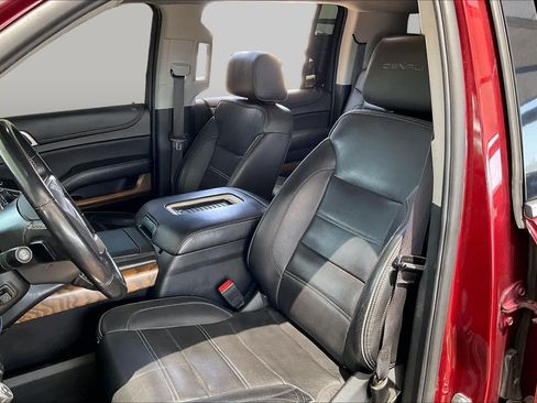 Used 2020 GMC Yukon XL Denali RWD image 9