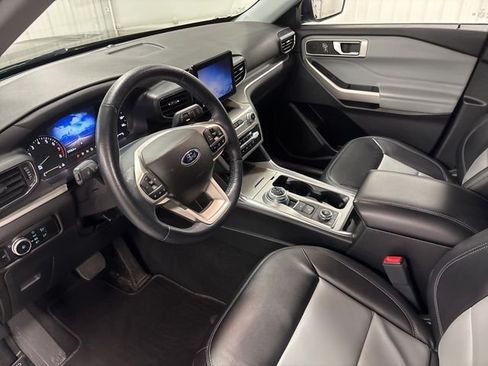 Used 2023 Ford Explorer XLT w/ Equipment Group 202A AWD/4WD image 8
