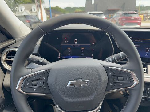 Used 2024 Chevrolet Trax ACTIV w/ Sunroof Package FWD image 12