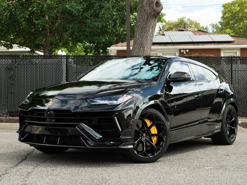 Used 2024 Lamborghini Urus Performante AWD/4WD image 1