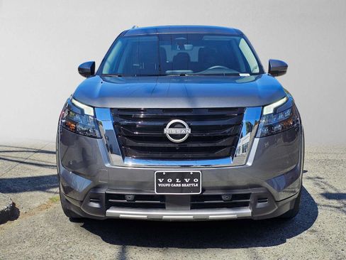 Used 2025 Nissan Pathfinder SL AWD/4WD image 8