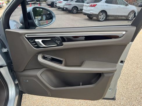 Used 2019 Porsche Macan AWD/4WD image 18