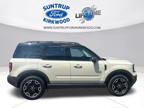 Used 2025 Ford Bronco Sport Outer Banks w/ Outer Banks Tech Package+ AWD/4WD image 8
