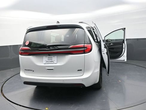 New 2026 Chrysler Pacifica Select w/ S Appearance Package image 31