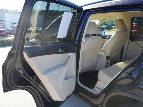 Used 2017 Volkswagen Tiguan S image 21