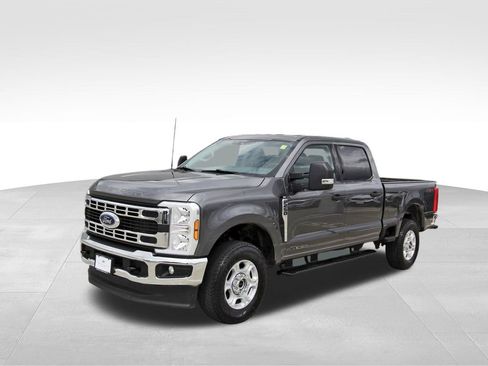 Used 2025 Ford F250 XLT image 2