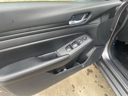 Used 2024 Nissan Altima 2.5 SV image 19