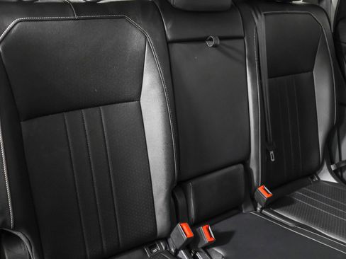 Used 2023 Volkswagen Tiguan SE w/ Panoramic Sunroof Package image 43