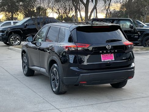 Used 2024 Nissan Rogue SV image 4
