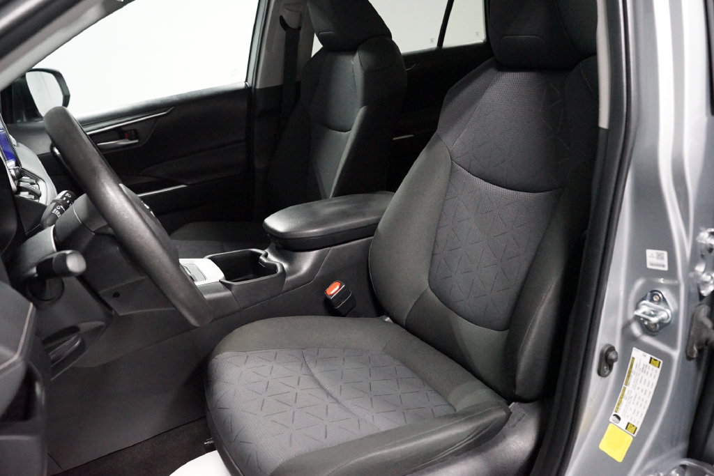 Certified 2025 Toyota RAV4 XLE FWD image 27
