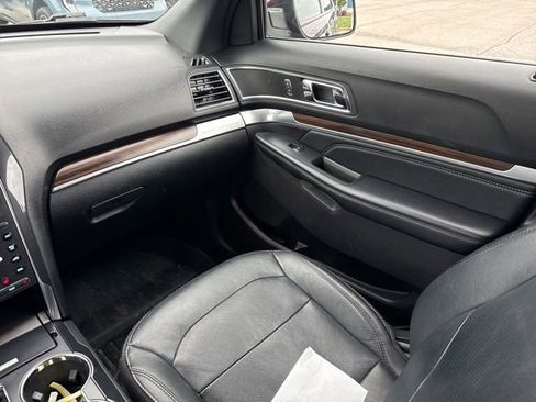 Used 2018 Ford Explorer Limited w/ Equipment Group 301A AWD/4WD image 21
