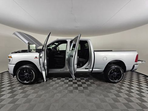 New 2026 RAM 3500 Big Horn AWD/4WD image 17