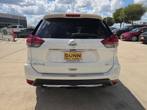 Used 2020 Nissan Rogue SL w/ Premium Package FWD image 4