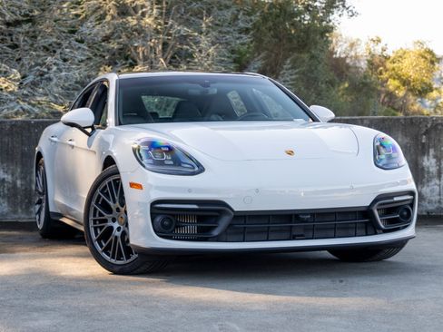 Certified 2023 Porsche Panamera Platinum Edition image 6