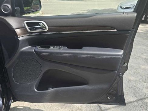 Used 2014 Jeep Grand Cherokee Overland w/ Advanced Technology Group image 18