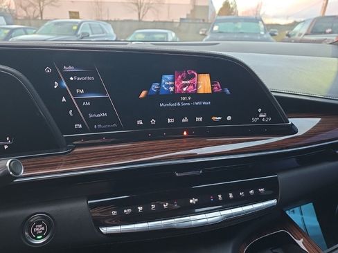 Used 2022 Cadillac Escalade Premium Luxury w/ Performance Package image 11