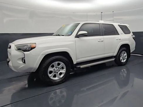 Used 2016 Toyota 4Runner SR5 AWD/4WD image 3