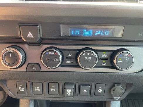 Used 2022 Toyota Tacoma TRD Off-Road w/ Technology Package AWD/4WD image 28