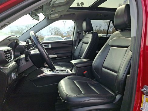 Used 2022 Ford Explorer XLT w/ Equipment Group 202A image 13