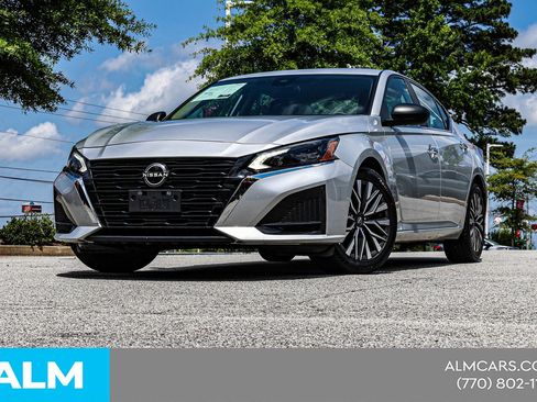 Used 2024 Nissan Altima 2.5 SV FWD image 3