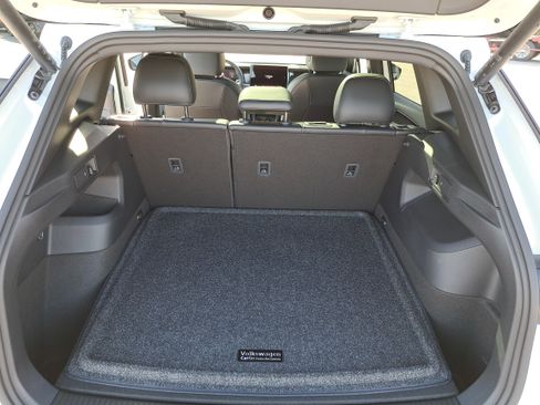 New 2026 Volkswagen Tiguan SE R-Line image 12